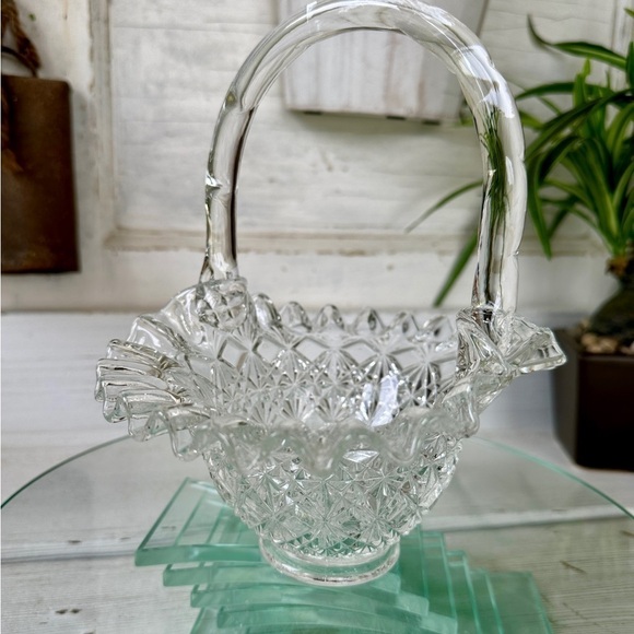FENTON, ANTIQUE, CLEAR GLASS BASKET WITH FLUTED RIM. NO CHIPS OR CRACKS. - Picture 5 of 9